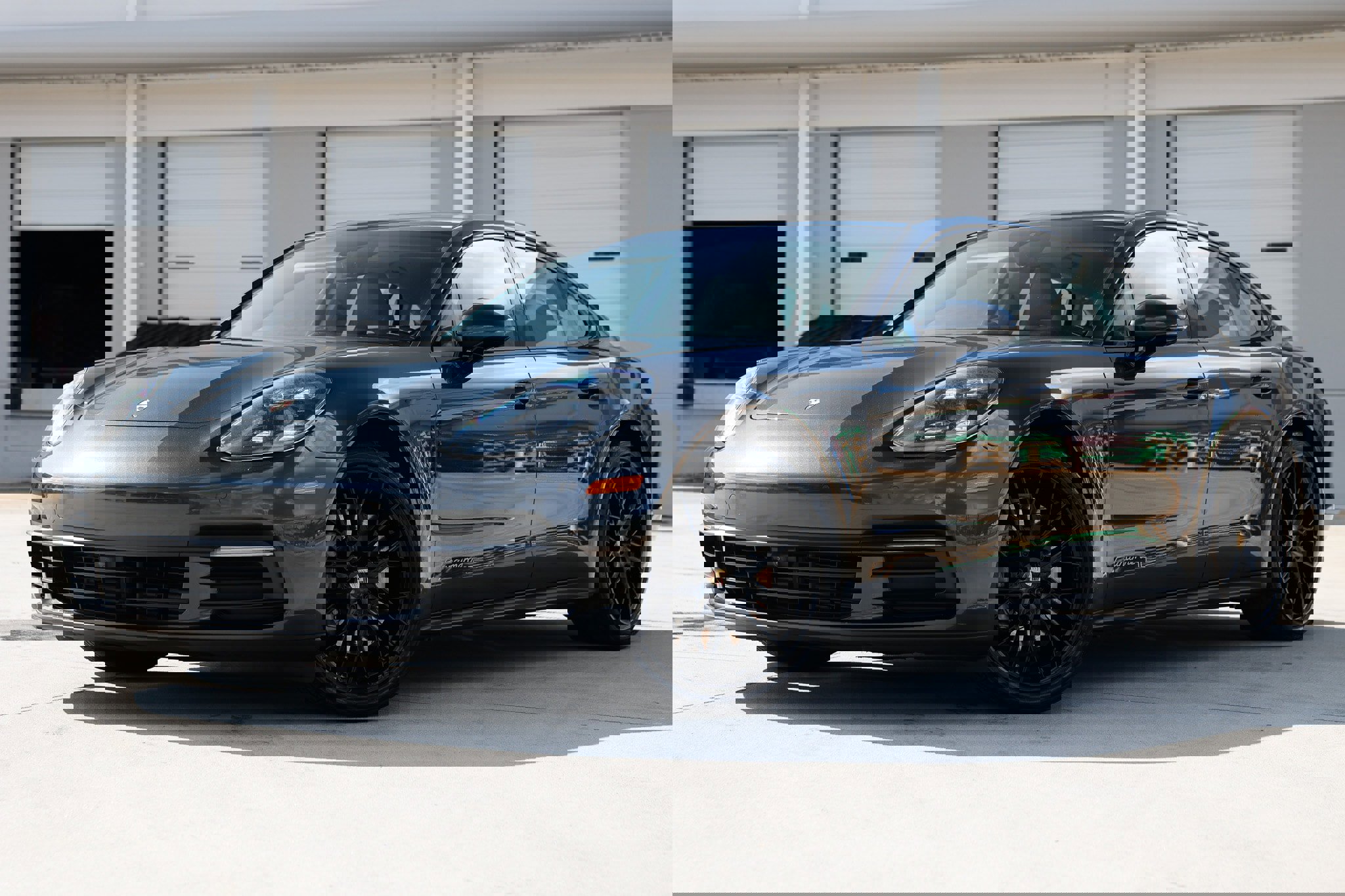 Used 2020 Porsche Panamera image 1