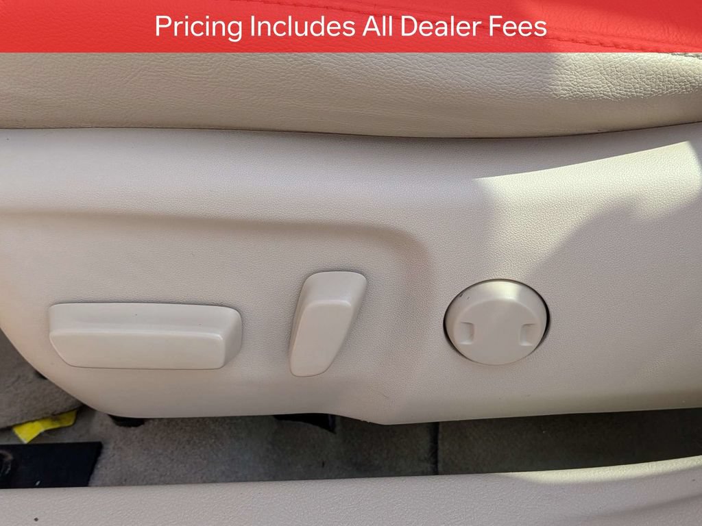 Used 2014 Toyota Camry XLE w/ Moonroof Package FWD image 20