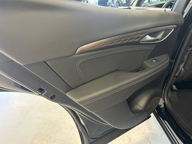 Used 2023 Buick Envision Avenir AWD/4WD image 30