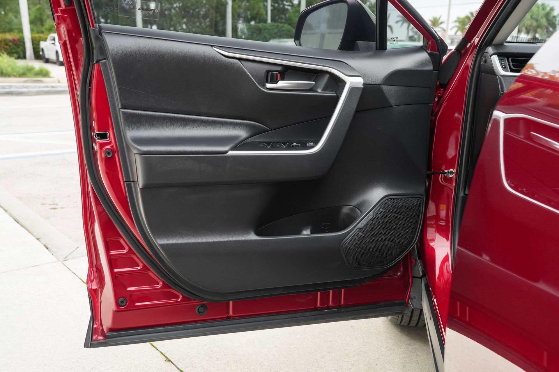 Used 2023 Toyota RAV4 XLE image 32