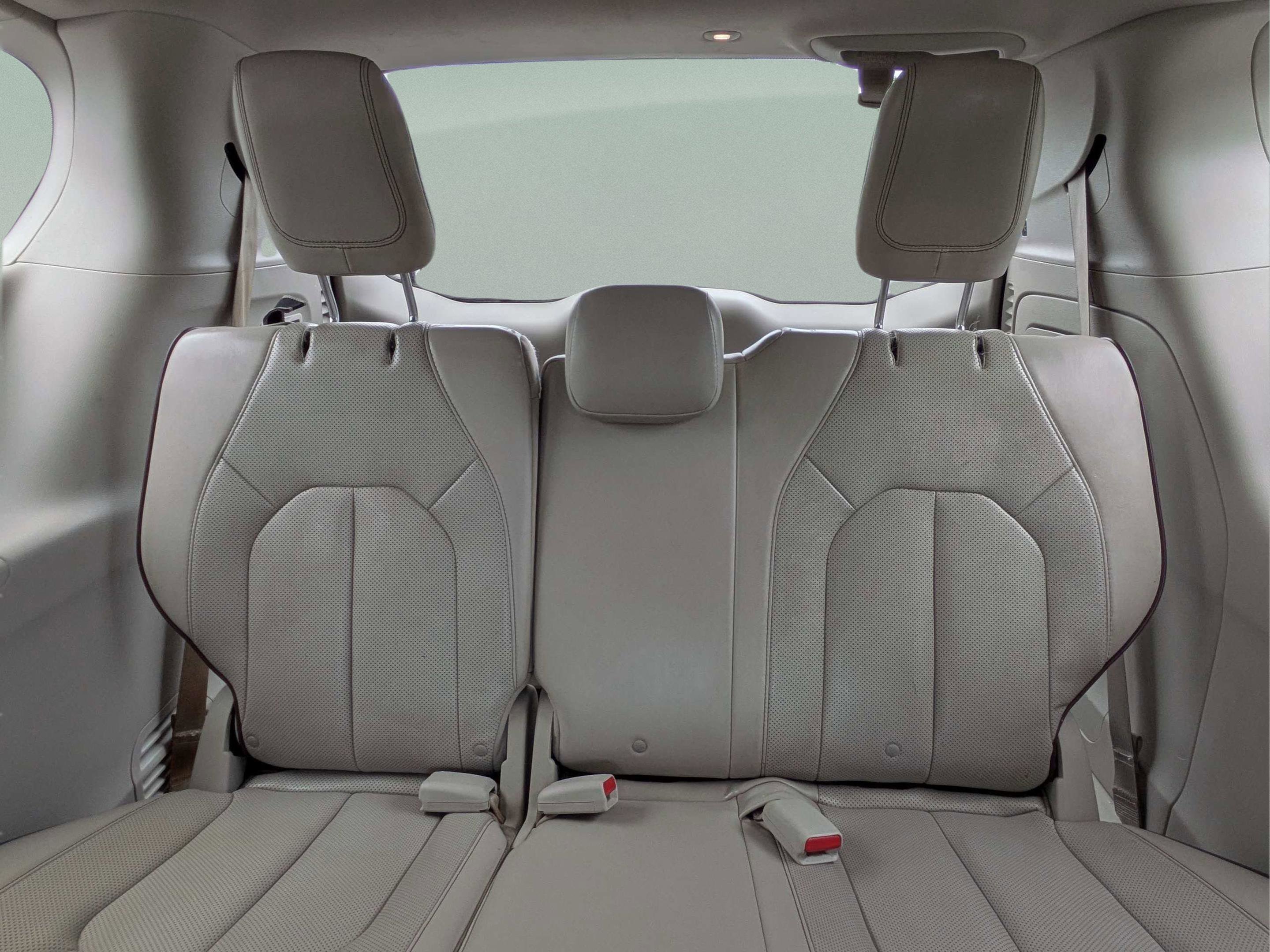 Used 2017 Chrysler Pacifica Limited w/ UConnect Theater Package FWD image 10