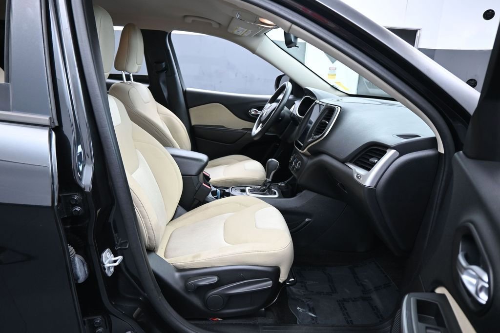 Used 2016 Jeep Cherokee Sport AWD/4WD image 36