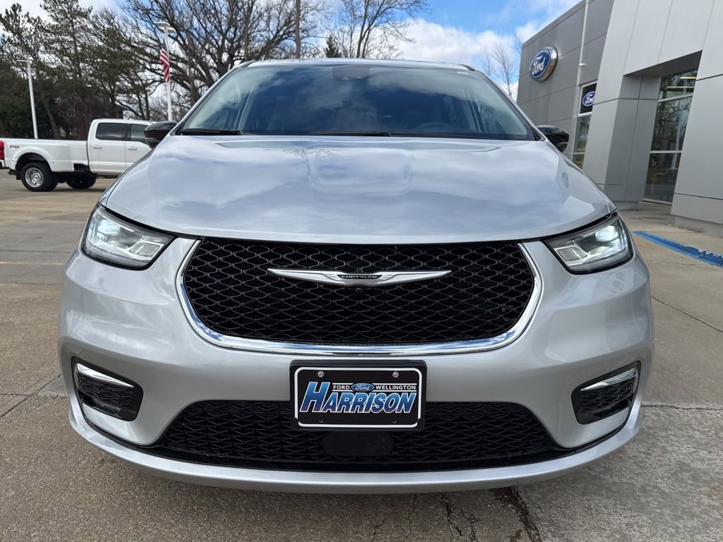 Used 2024 Chrysler Pacifica Touring-L image 32