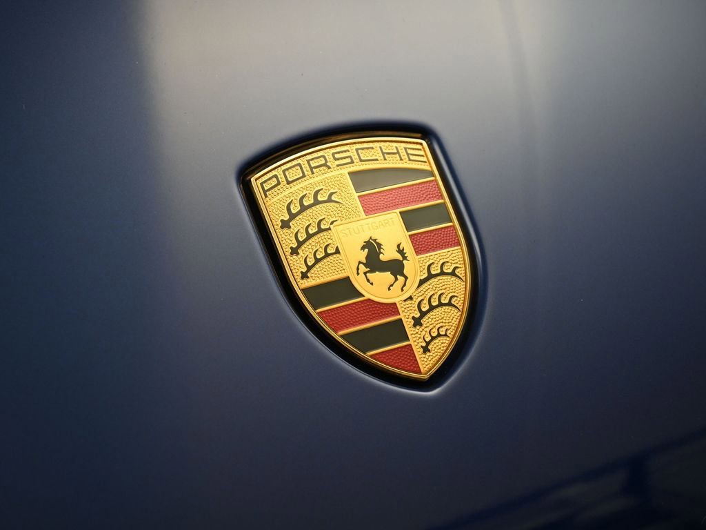 Certified 2025 Porsche Macan image 13