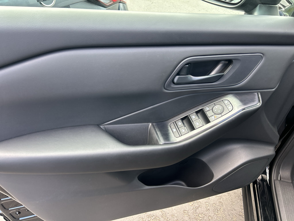 Used 2026 Nissan Rogue S AWD/4WD image 11