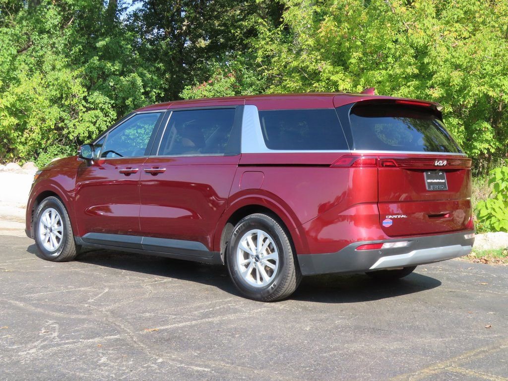 Used 2024 Kia Carnival LX FWD image 32