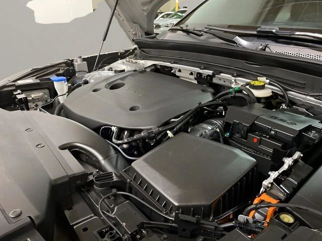 Used 2025 Volvo XC40 B5 Plus AWD/4WD image 5