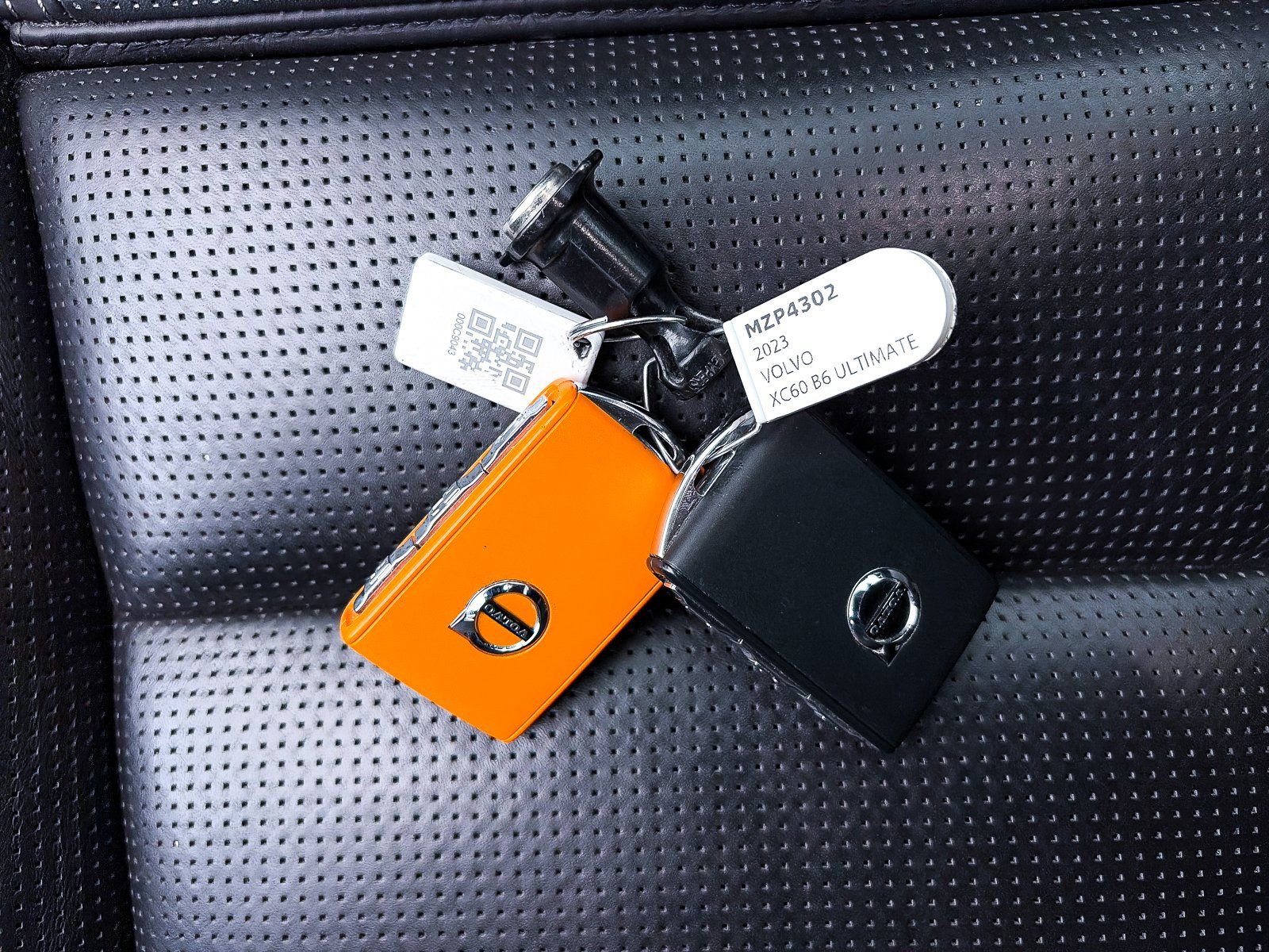 Used 2023 Volvo XC60 B6 Ultimate w/ Protection Package Premier image 30