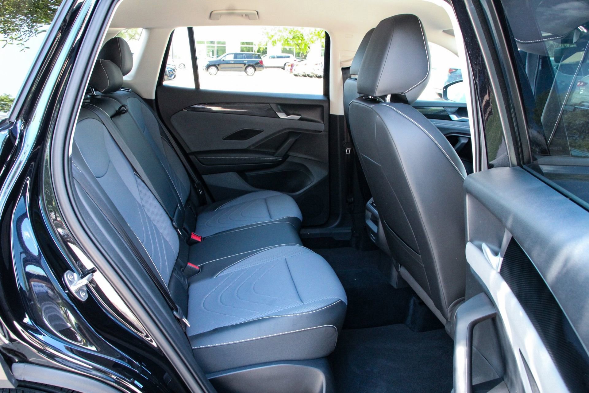 Certified 2025 Volkswagen Tiguan SE FWD image 31