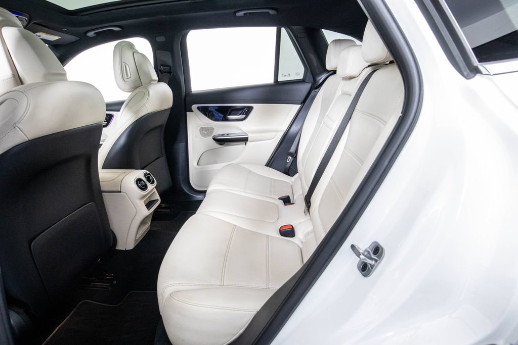 Used 2025 Mercedes-Benz GLC 300 image 12