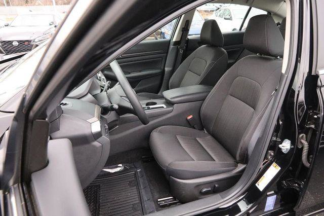 Used 2025 Nissan Altima 2.5 SV image 10