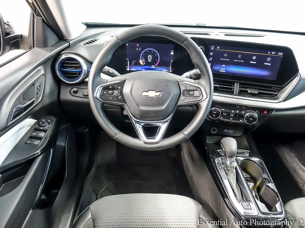 Used 2025 Chevrolet Trax LT w/ Driver Confidence Package FWD image 12