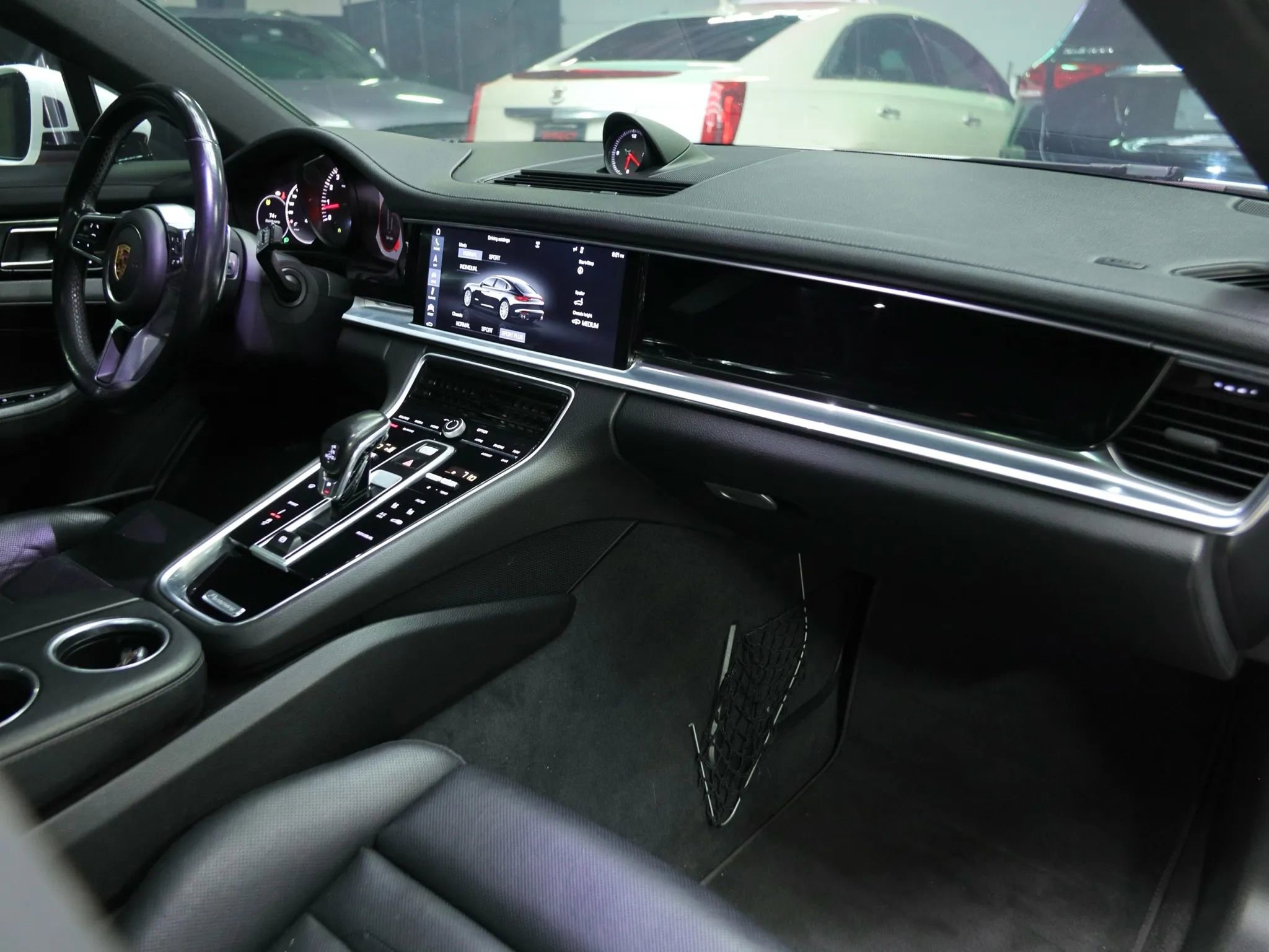 Used 2017 Porsche Panamera 4 image 28