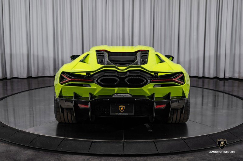 Used 2024 Lamborghini Revuelto image 26