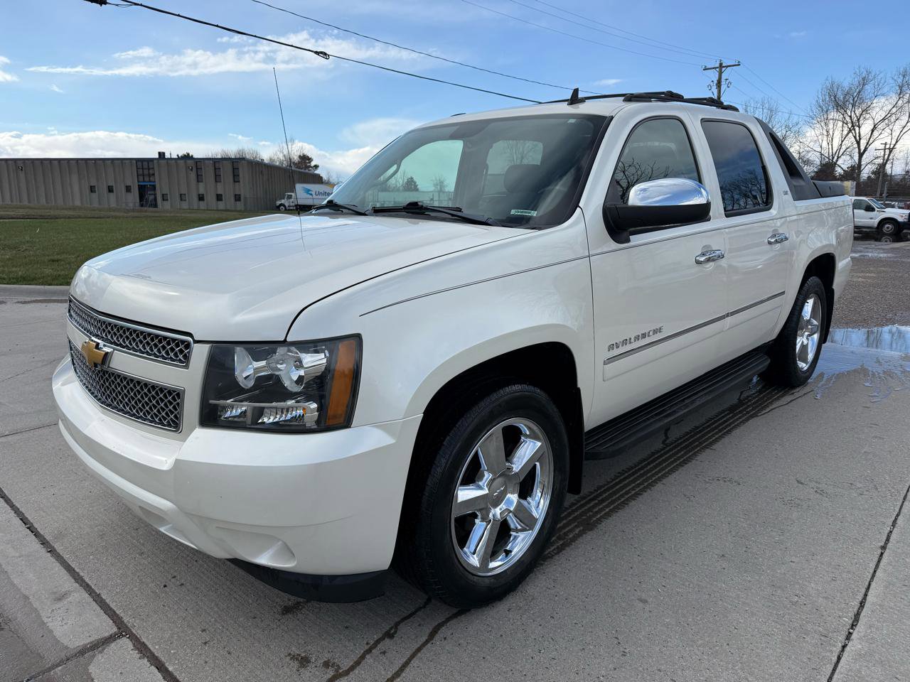 Used 2011 Chevrolet Avalanche LTZ image 1
