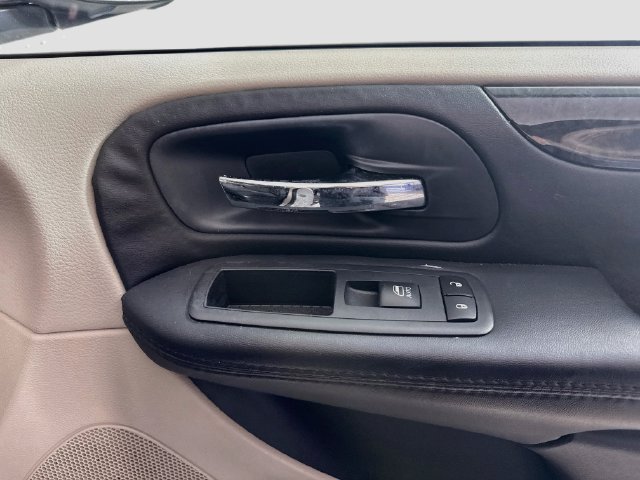 Used 2018 Dodge Grand Caravan SE w/ UConnect Hands-Free Group FWD image 28