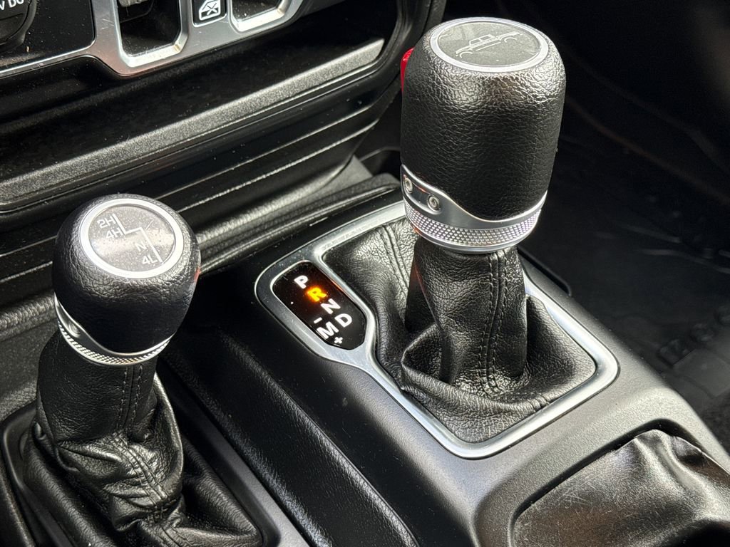 Used 2021 Jeep Gladiator Willys image 28