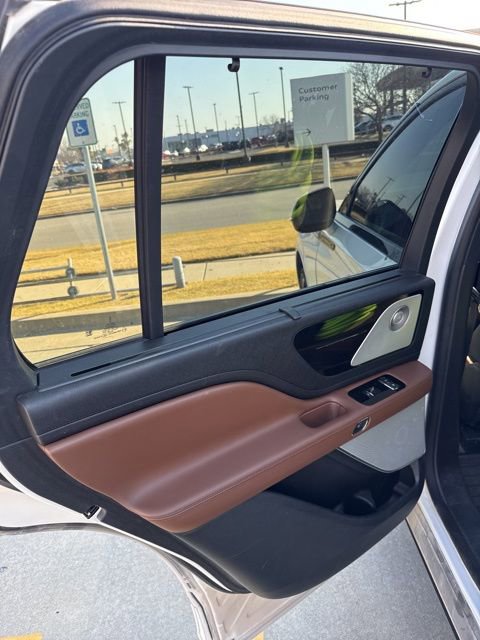 Used 2023 Lincoln Aviator Reserve w/ Equipment Group 201A image 4