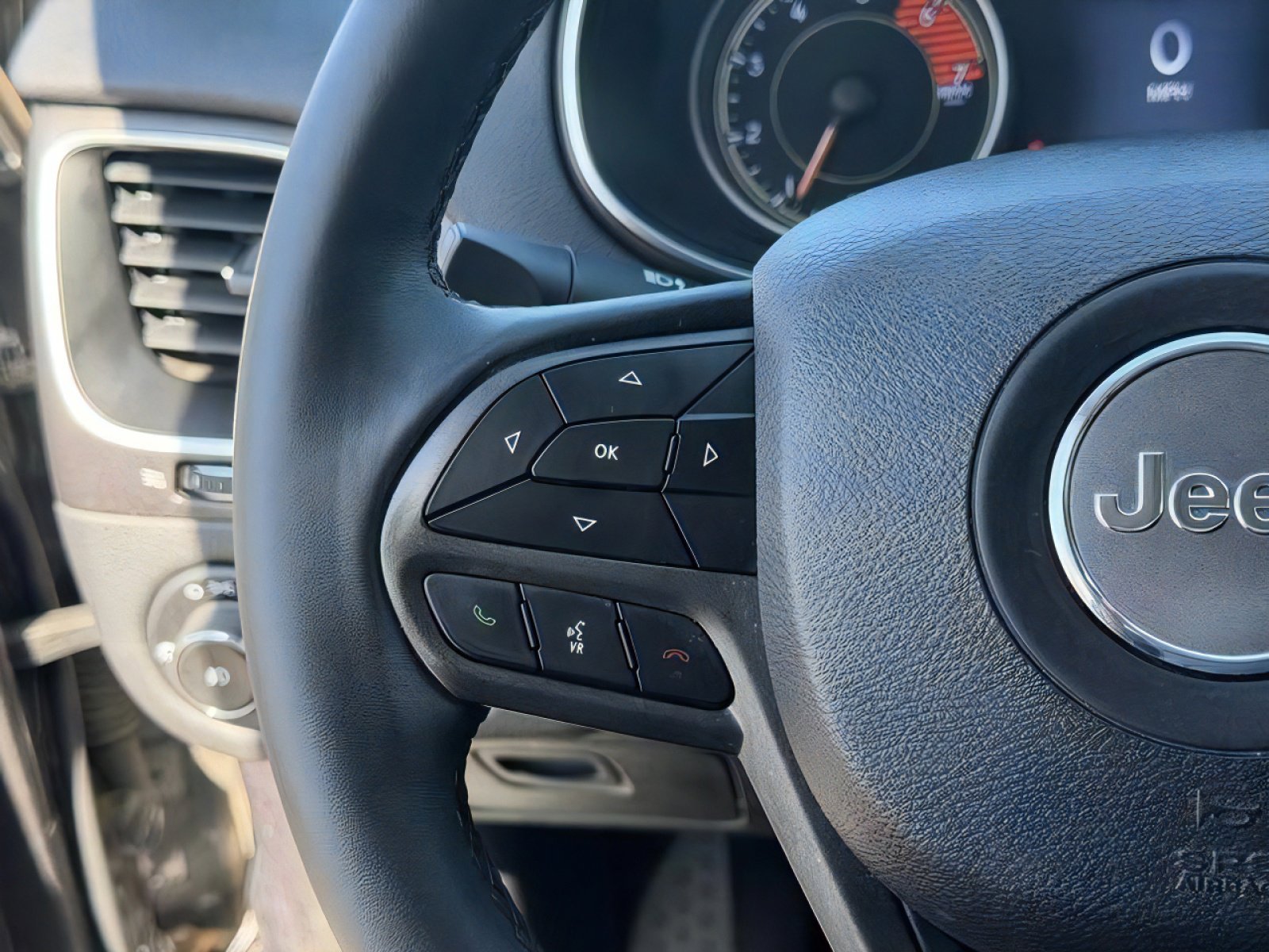 Used 2019 Jeep Cherokee Trailhawk w/ Comfort/Convenience Group image 21