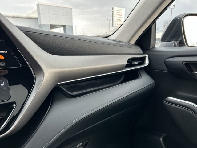 Used 2023 Toyota Highlander XLE image 44