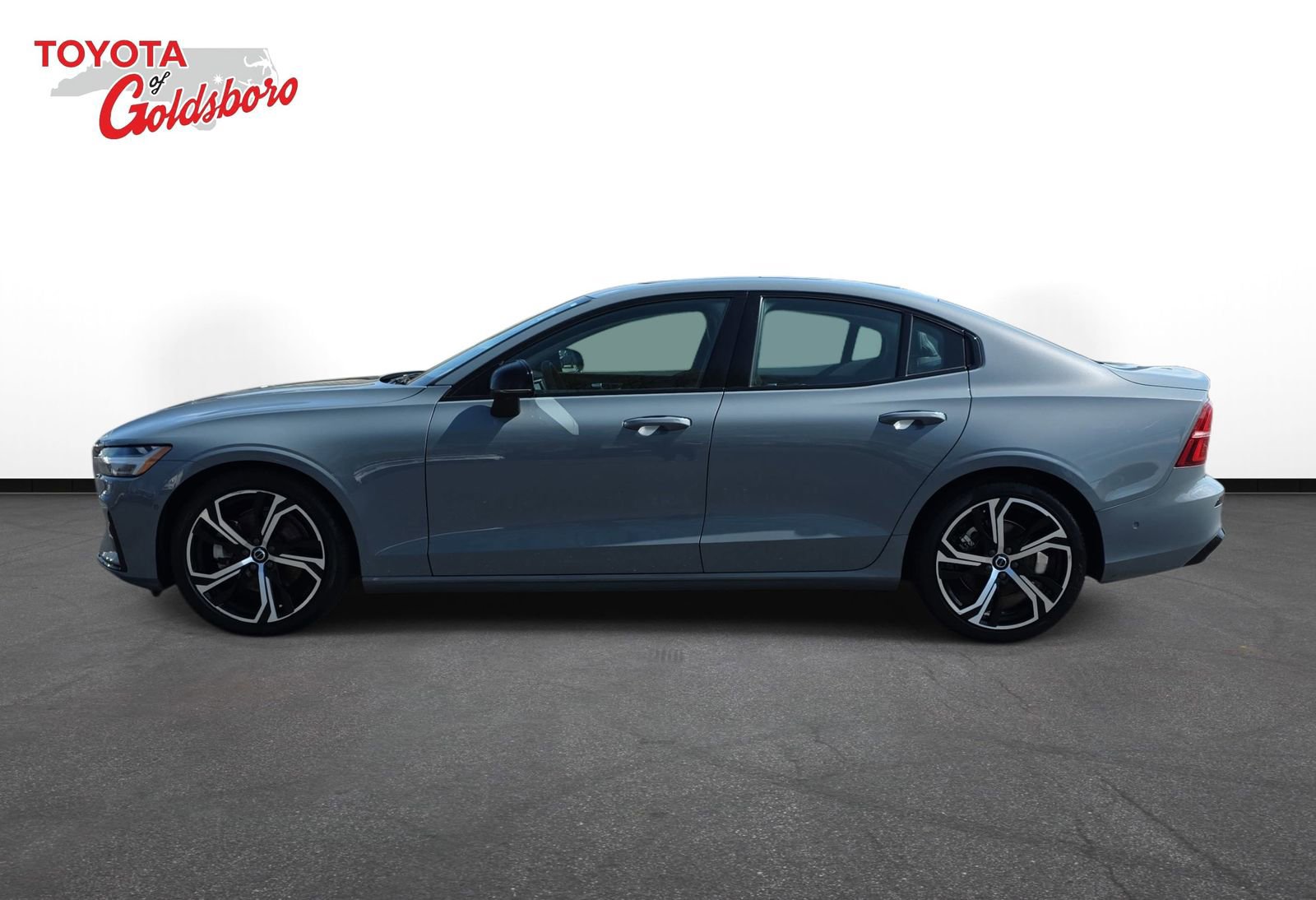 Used 2024 Volvo S60 B5 Plus image 8
