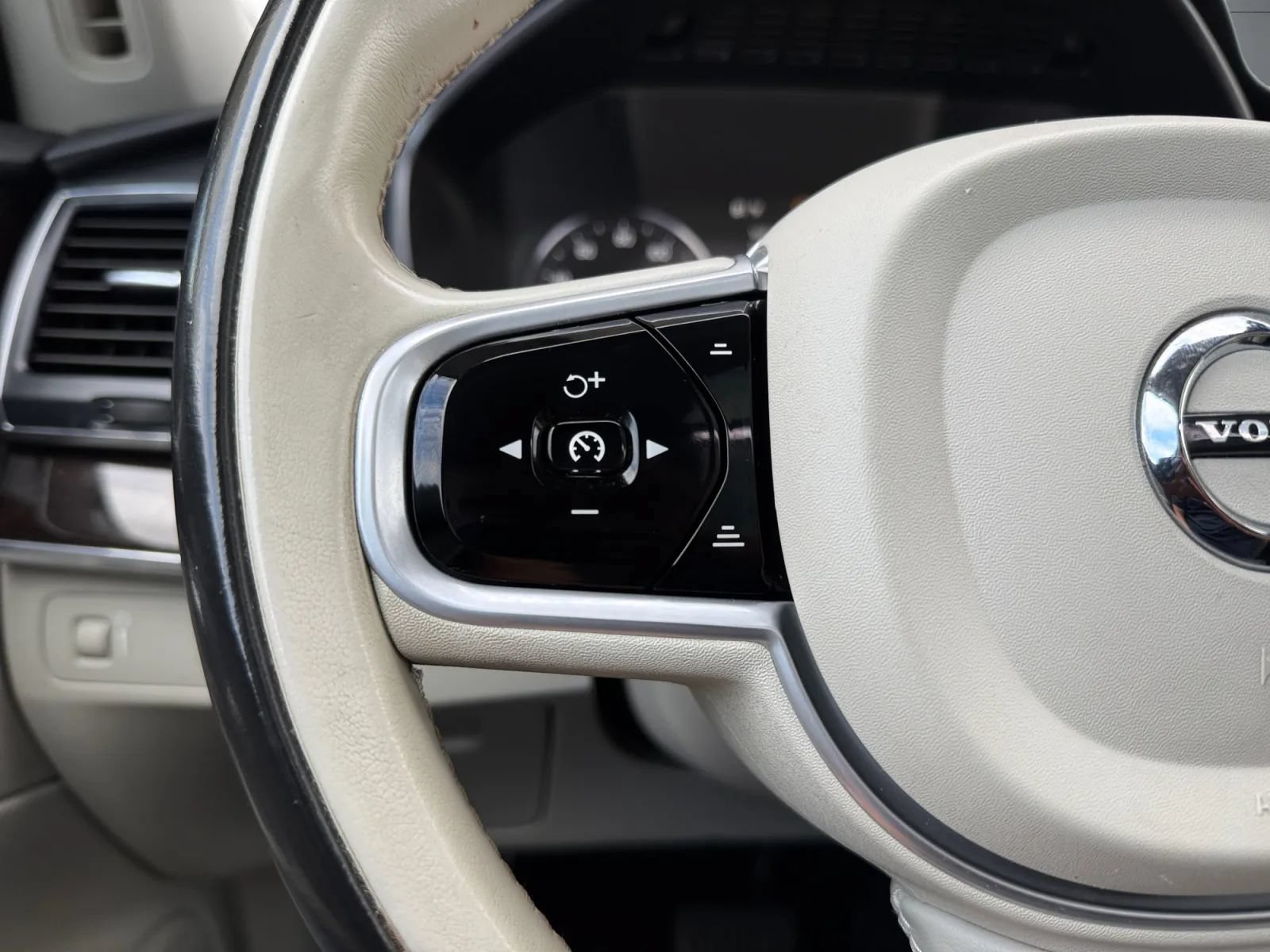 Used 2019 Volvo XC90 T6 Momentum w/ Advanced Package AWD/4WD image 28