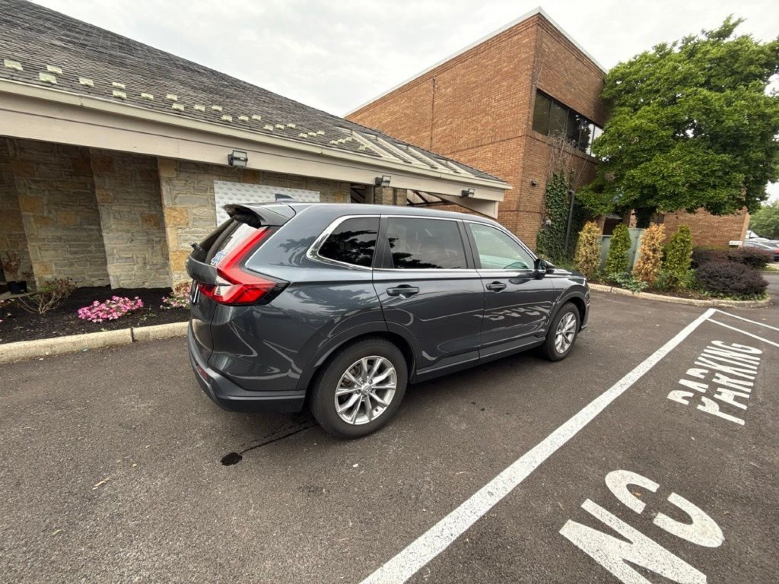 Used 2024 Honda CR-V EX-L image 9
