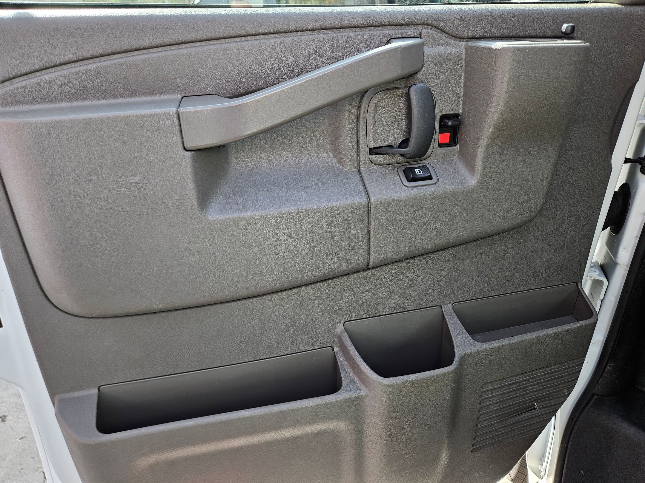 Used 2024 GMC Savana 2500 w/ Driver Convenience Package image 16