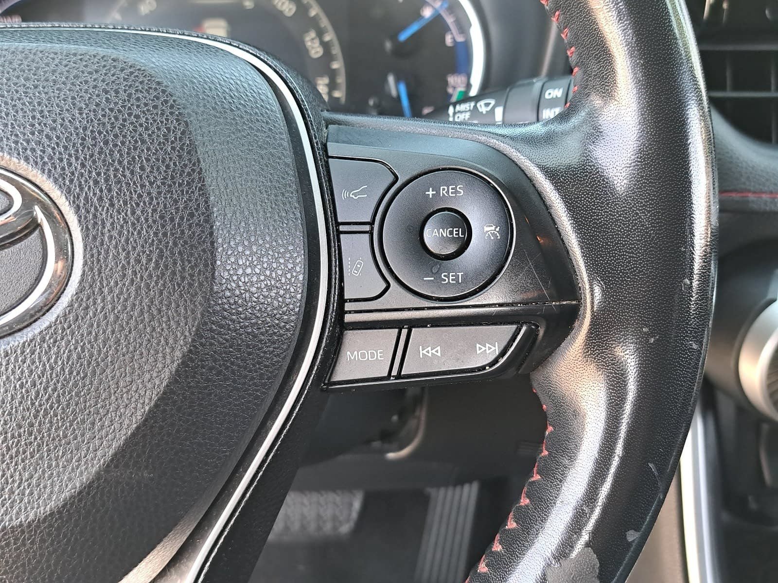 Used 2021 Toyota RAV4 SE w/ Weather & Moonroof Package AWD/4WD image 19