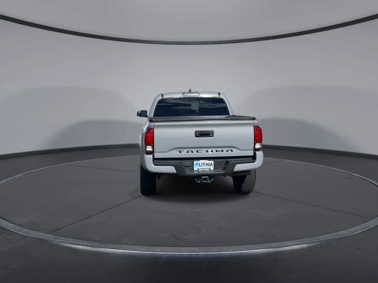 Used 2018 Toyota Tacoma TRD Sport AWD/4WD image 7