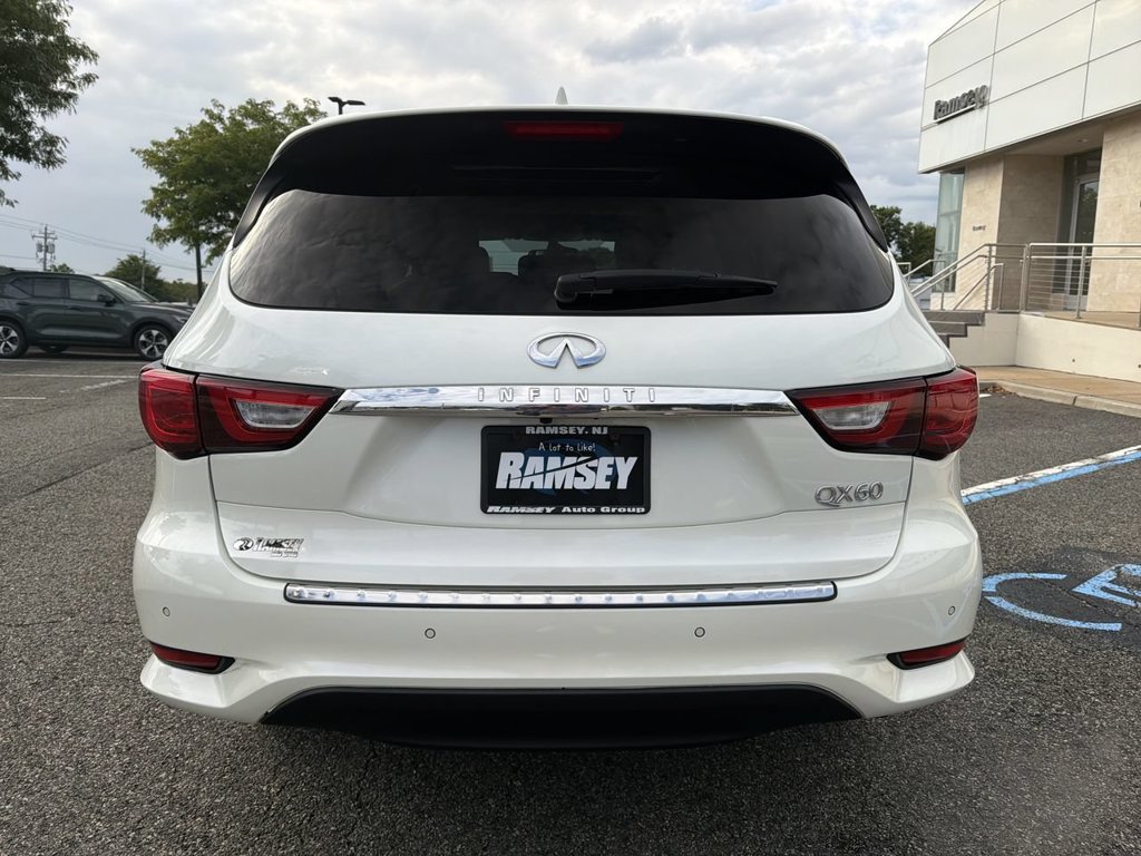 Used 2017 INFINITI QX60 Luxe w/ Deluxe Technology Package AWD/4WD image 27