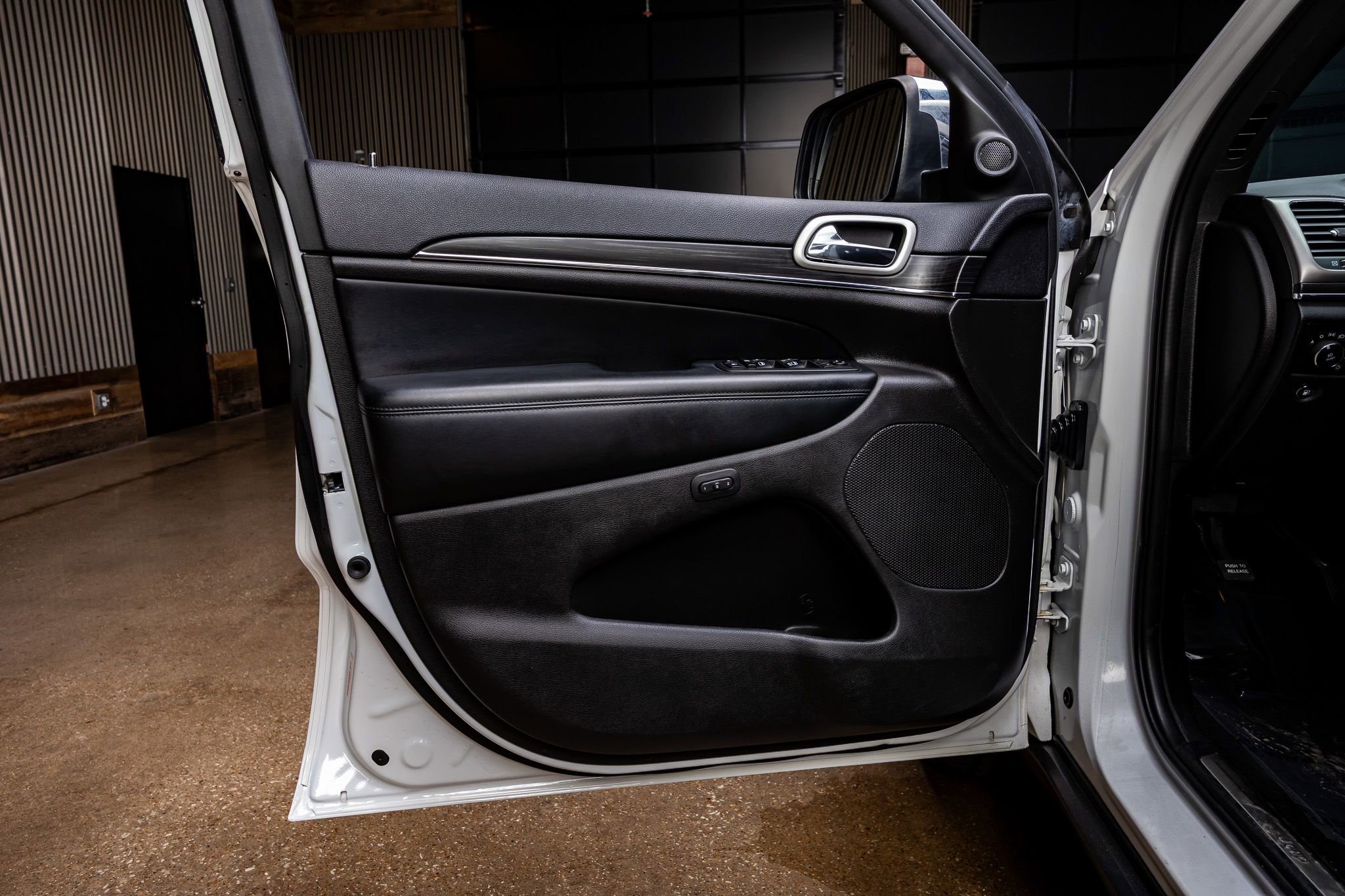 Used 2020 Jeep Grand Cherokee Limited image 31