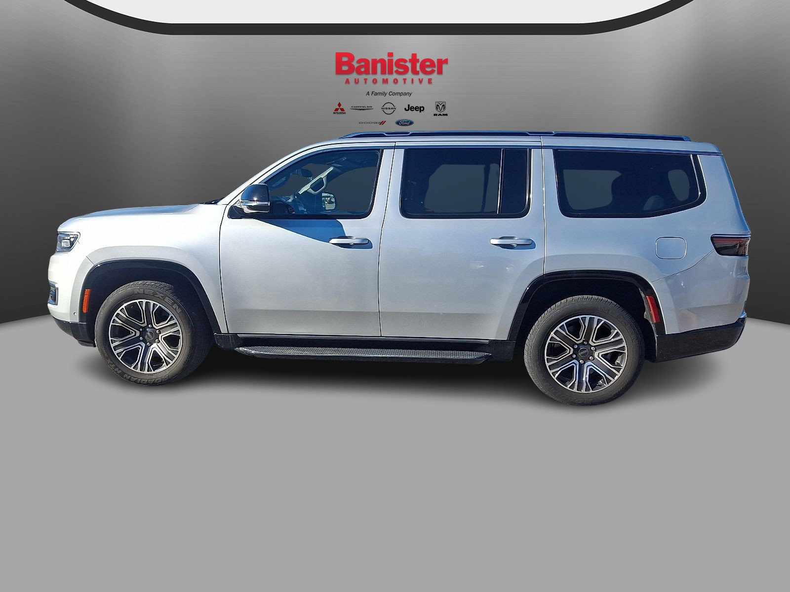 Used 2025 Jeep Wagoneer Series II w/ 8-Passenger Seating Package AWD/4WD image 7