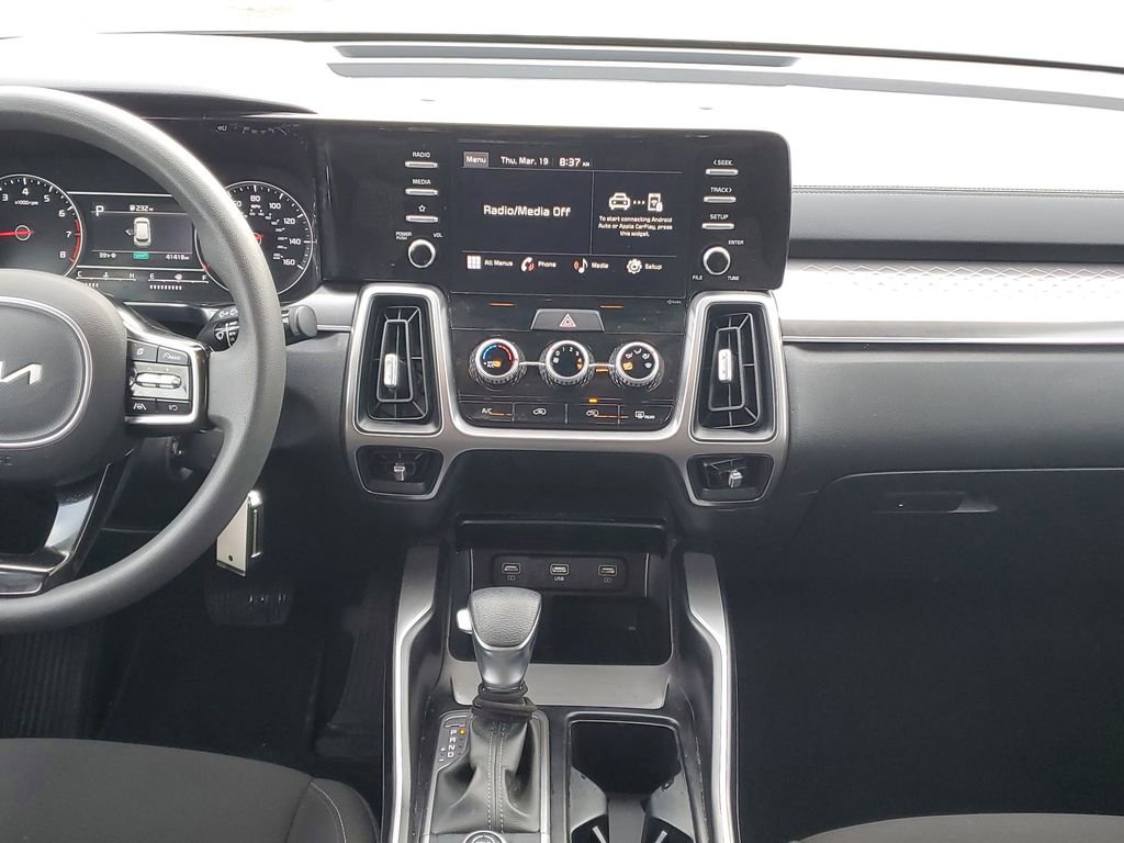 Certified 2023 Kia Sorento LX image 23