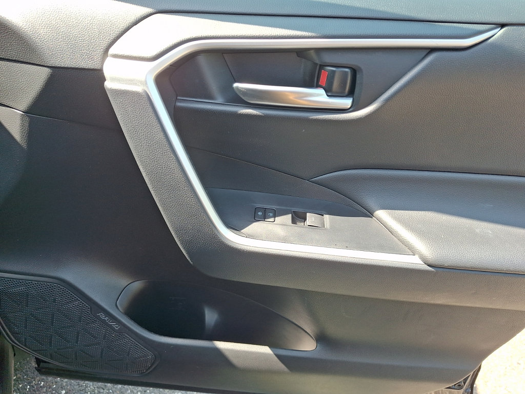 Used 2025 Toyota RAV4 XLE w/ Convenience Package AWD/4WD image 10