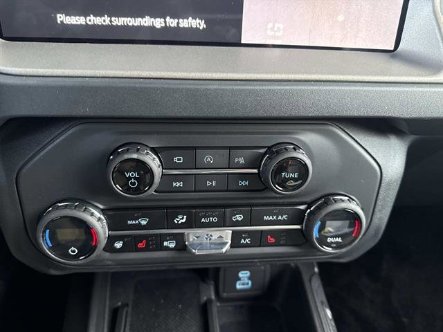 Used 2025 Ford Bronco Outer Banks image 23