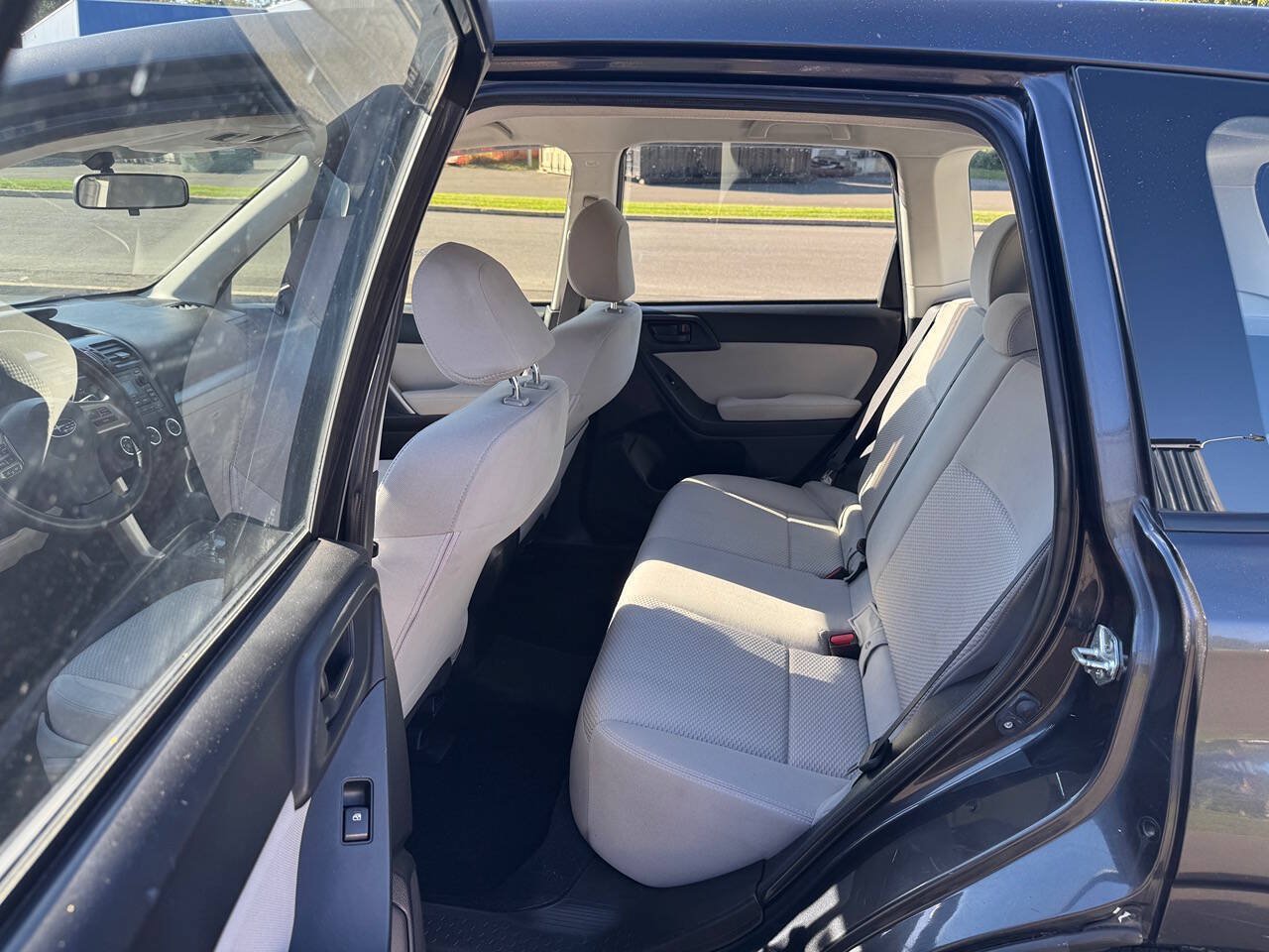 Used 2014 Subaru Forester 2.5i AWD/4WD image 13