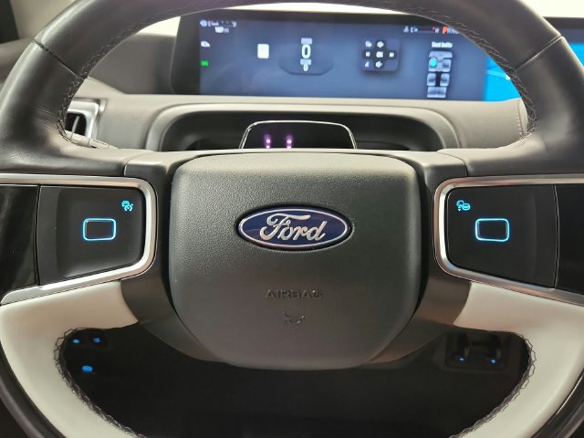 Used 2025 Ford Expedition Platinum w/ Driver's Package AWD/4WD image 32