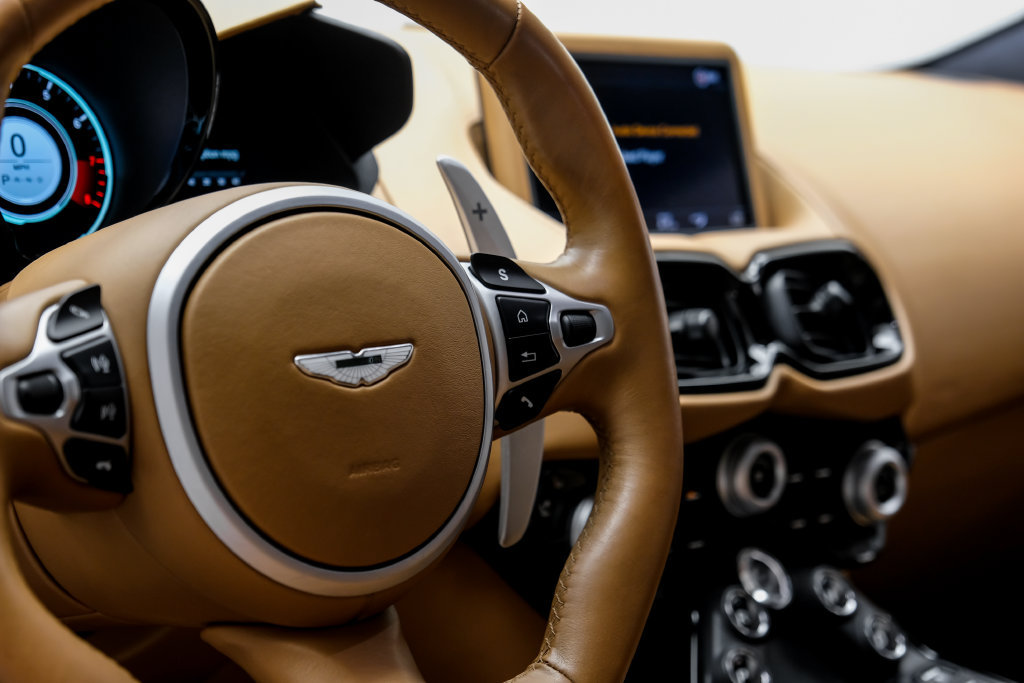 Used 2020 Aston Martin V8 Vantage Coupe RWD image 19