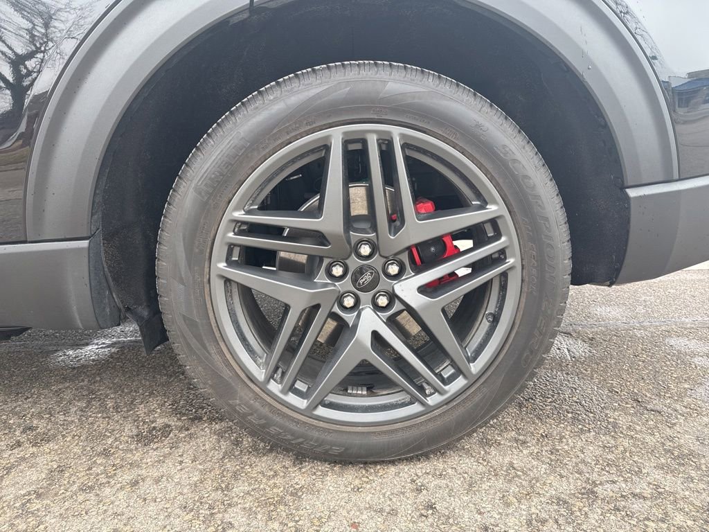 Used 2025 Ford Explorer ST image 26