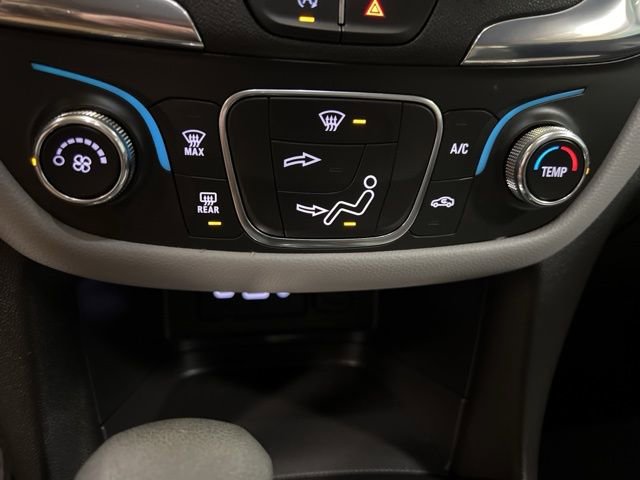 Used 2023 Chevrolet Equinox LS image 32