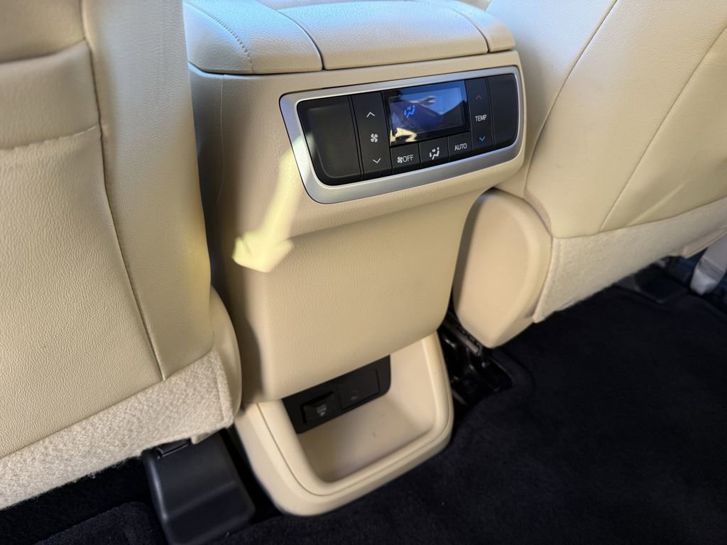 Used 2014 Toyota Highlander Limited image 32