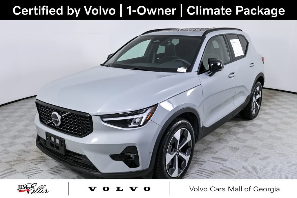 Certified 2025 Volvo XC40 B5 Plus image 1