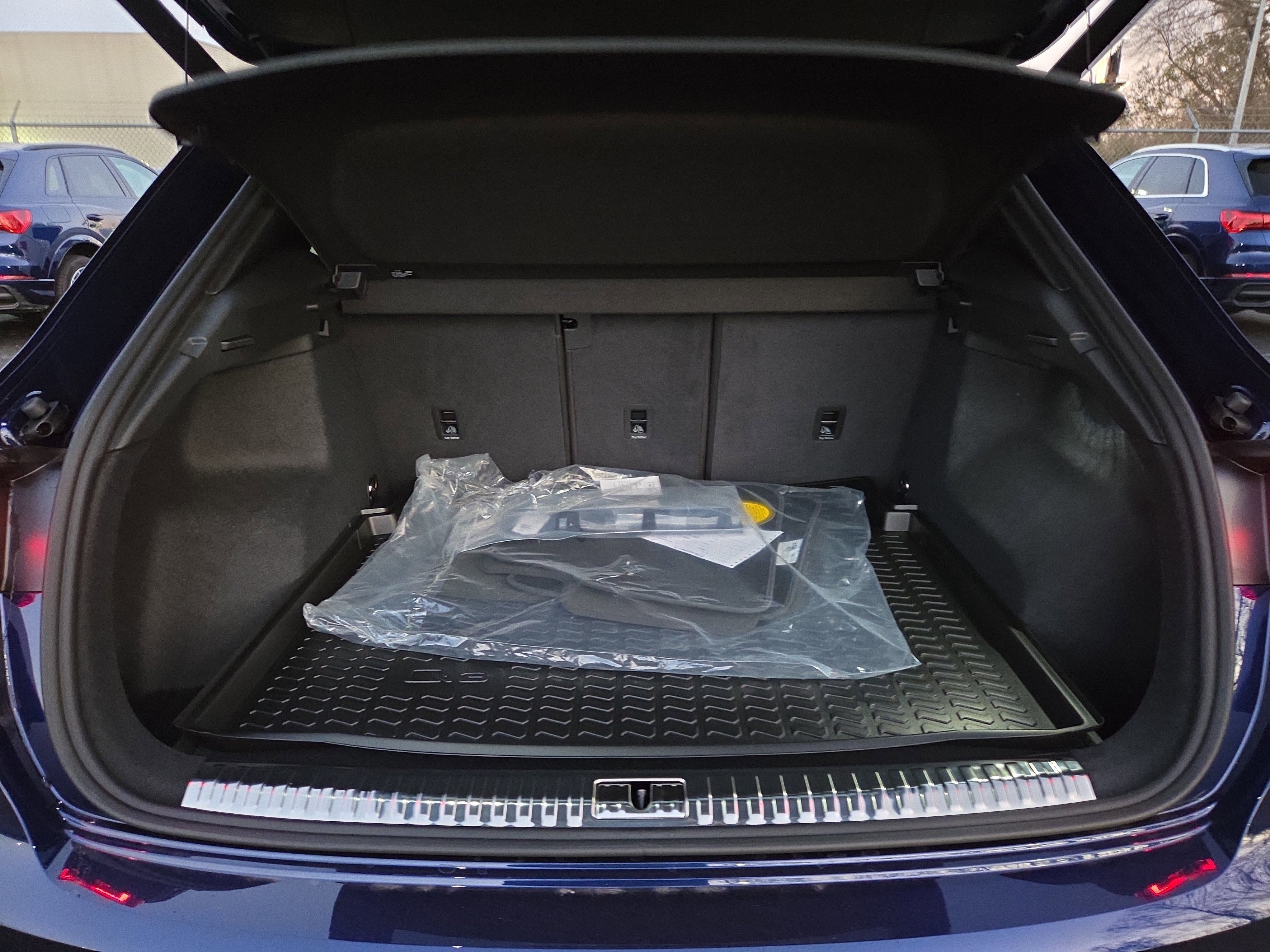 New 2025 Audi Q3 2.0T Premium image 8