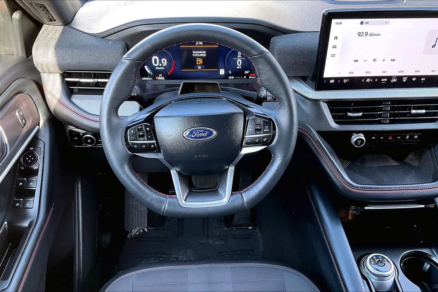 Used 2025 Ford Explorer ST-Line w/ ST-Line Street Pack image 6