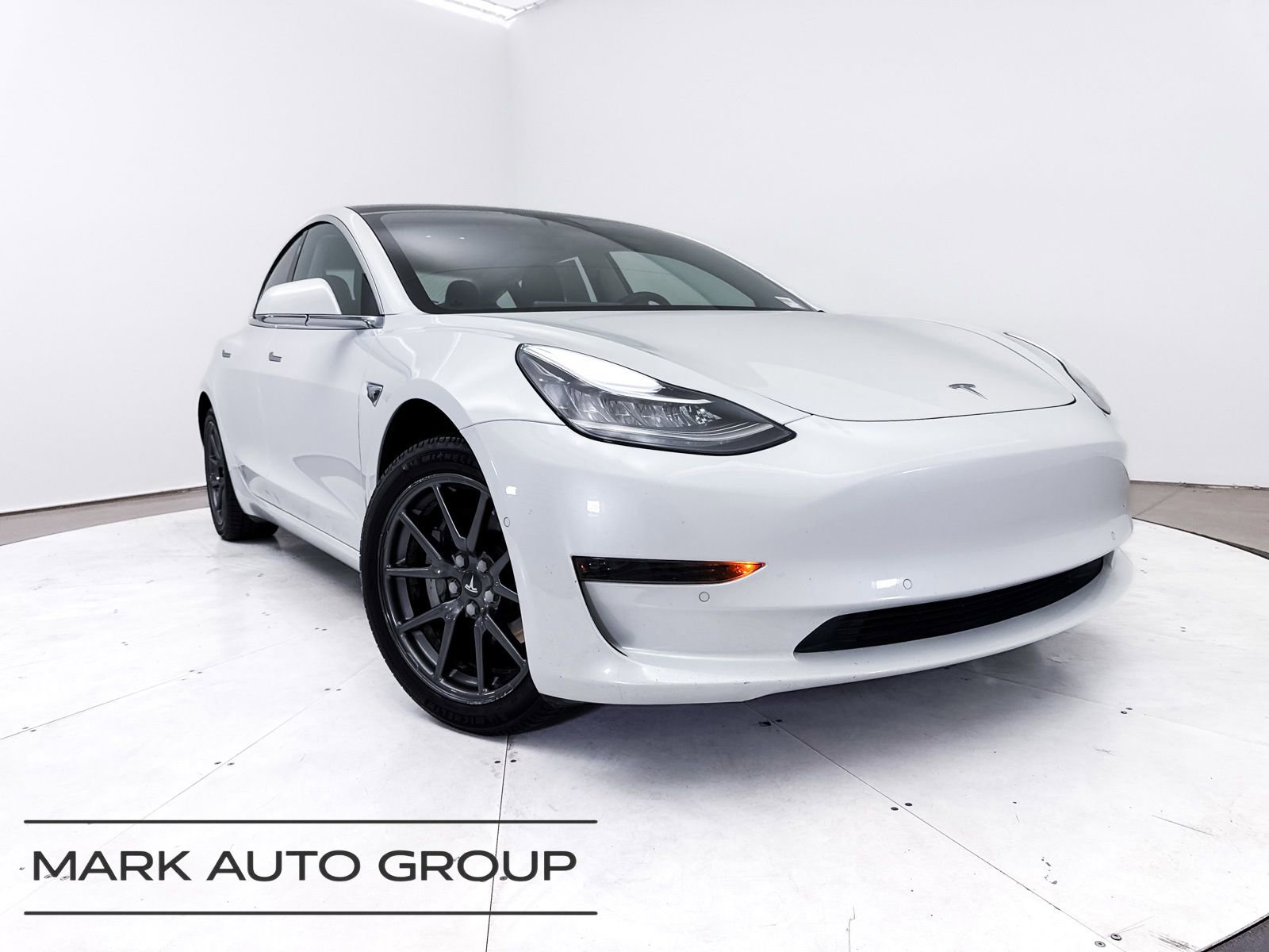 Used 2019 Tesla Model 3 Standard Range Plus RWD image 1