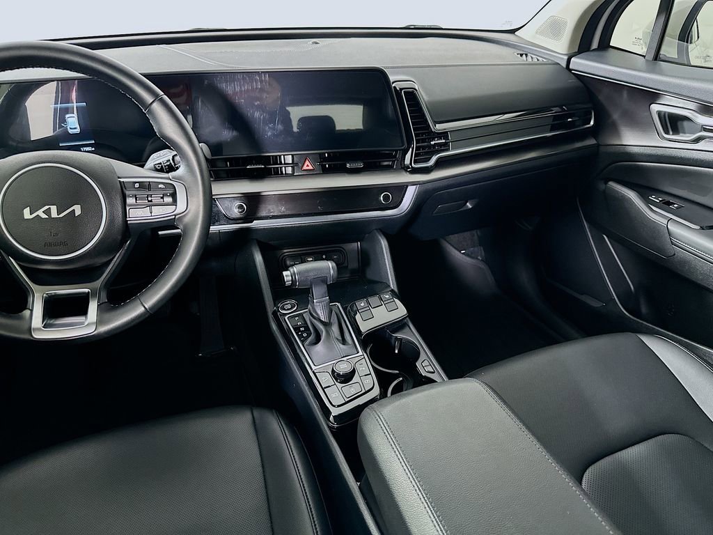 Used 2025 Kia Sportage EX image 19