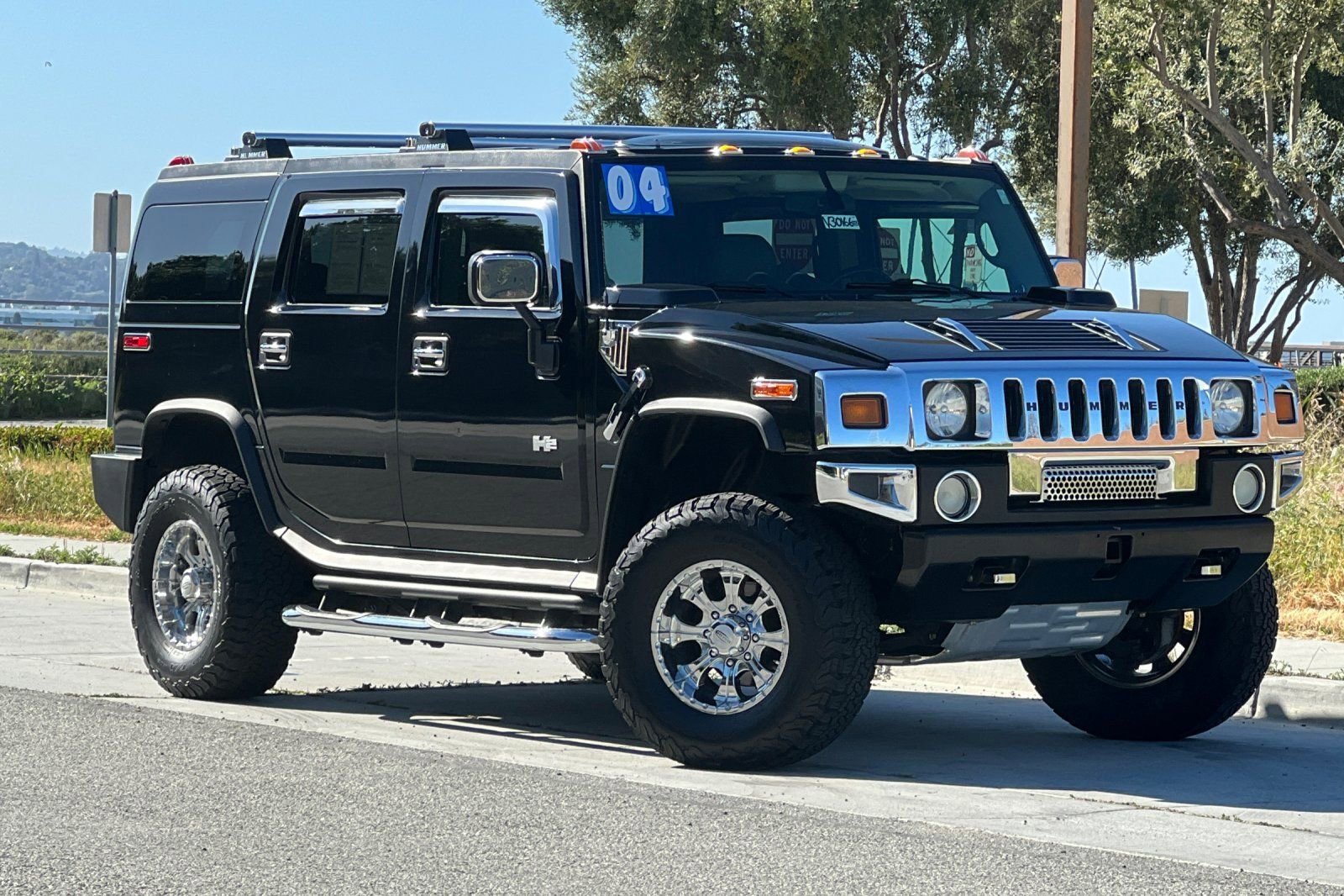Used 2004 HUMMER H2 w/ Preferred Equipment Group image 2