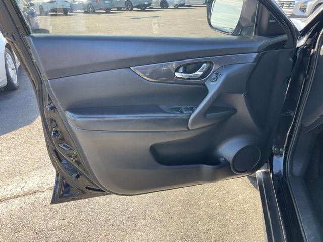 Used 2020 Nissan Rogue SV image 15