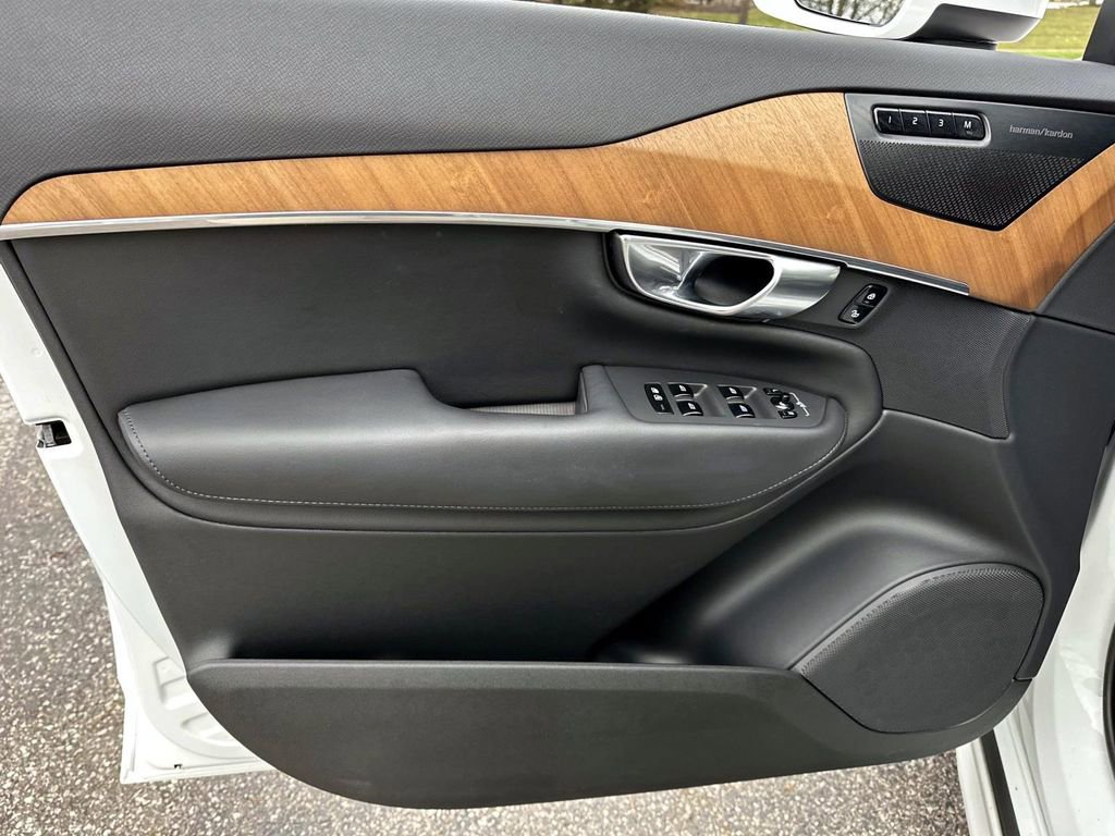 Used 2023 Volvo XC90 B6 Plus w/ Protection Package Premier image 11